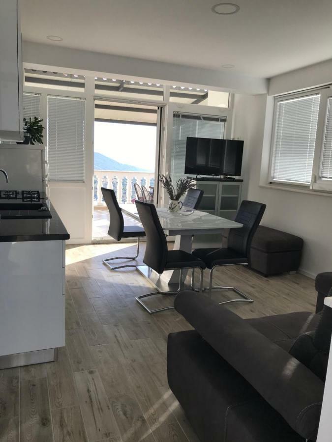 Apartment Santa Marina Примоштен Екстер'єр фото