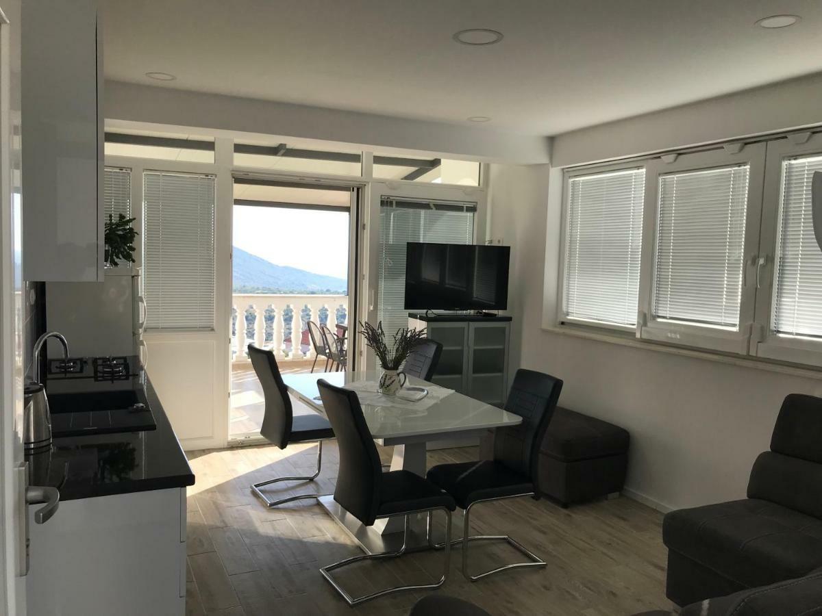Apartment Santa Marina Примоштен Екстер'єр фото