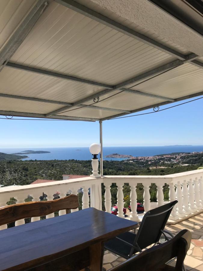 Apartment Santa Marina Примоштен Екстер'єр фото
