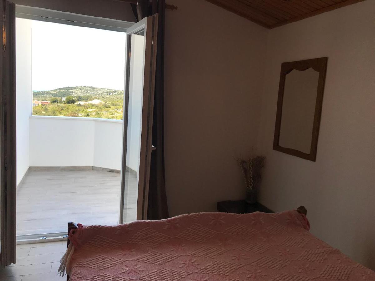Apartment Santa Marina Примоштен Екстер'єр фото